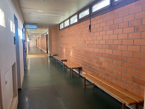 Umkleide Tribüne Provisorium 