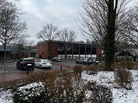 Sport- und Schwimmhalle